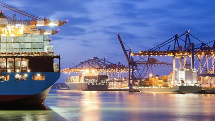 Kinijos prekybos perteklius siekia 1 trilijoną USD